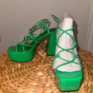Jennifer Lopez platform heel